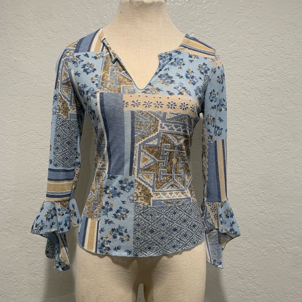 Clio Women's Blue and Gold Geometric Blouse - Picture 6 of 7